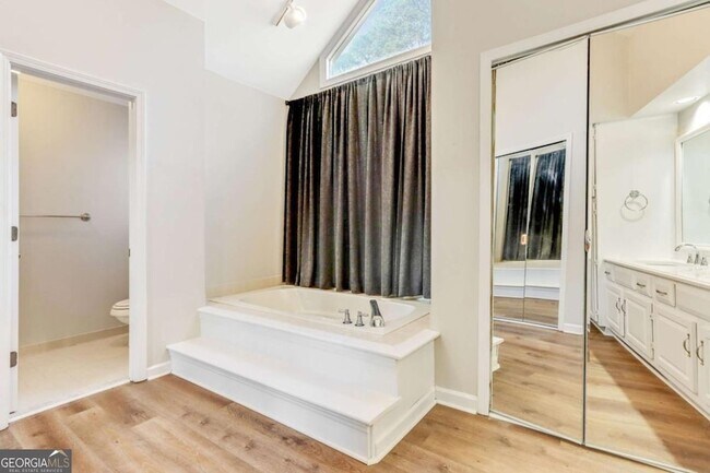 Building Photo - 4365 Burnleigh Chase NE