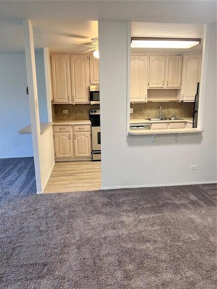 Building Photo - 9655 E Center Ave