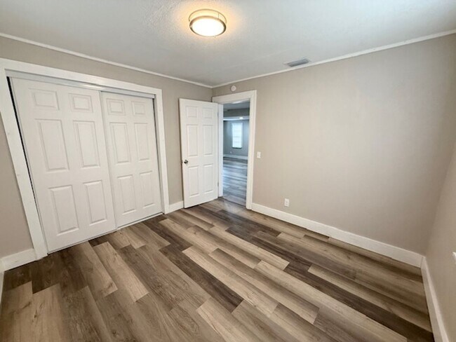Building Photo - Charming Beachside Bungalow for Rent!