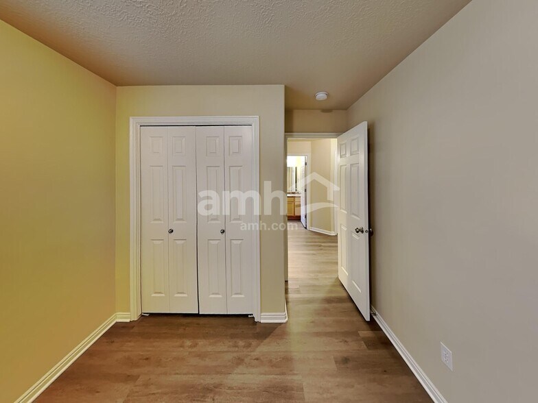 Building Photo - 10567 Sugarloaf Dr