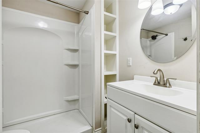 Building Photo - 5805 Tracyne Dr