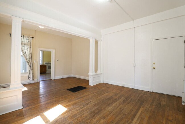 Building Photo - 605 Mathews St