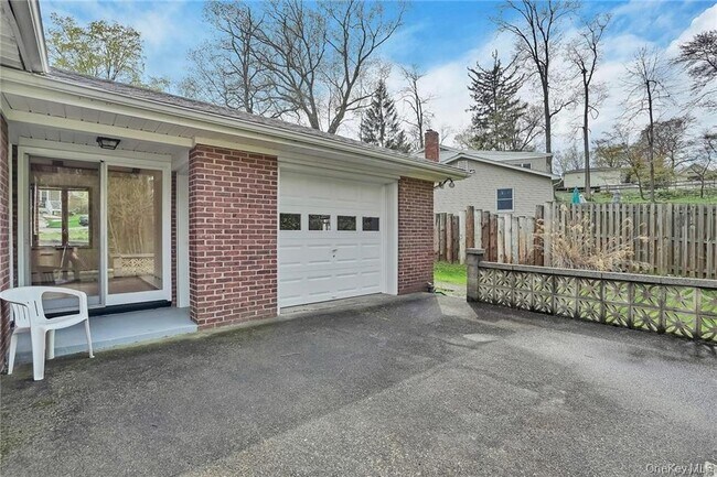 Building Photo - 17 Brookside Ave