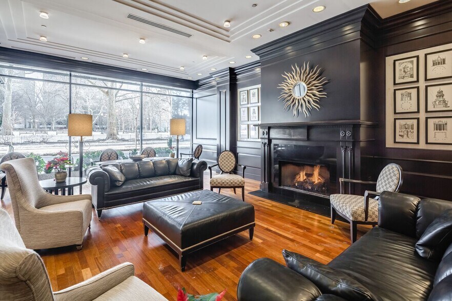 Building Photo - 225 S 18th St