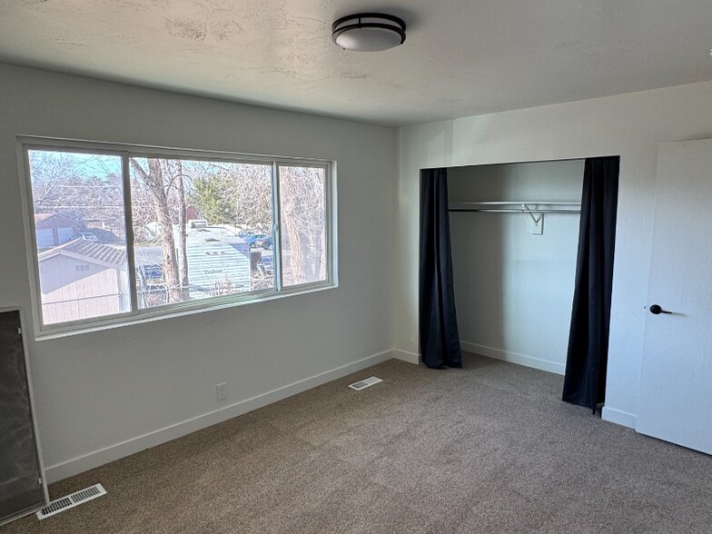 Building Photo - 174-180 W Foxbridge Dr