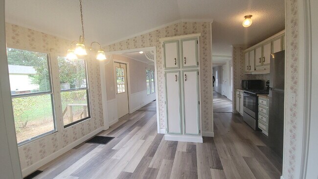 Building Photo - " 2-Bed, 2-Bath Mobile Home Retreat in Tan...