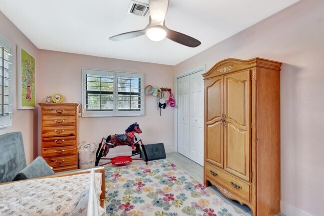 Building Photo - 502 SW 28th Ave