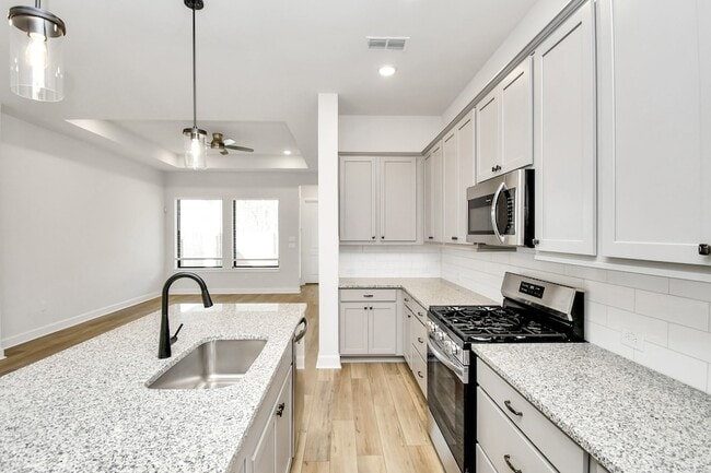 Building Photo - 1535 Park Path Dr
