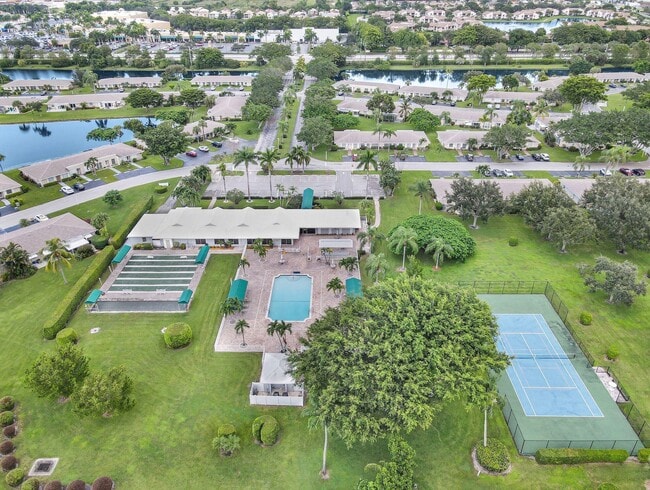 Building Photo - 8807 Bella Vista Dr