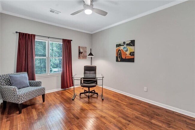 Building Photo - 2418 Bollingbrook Dr SW