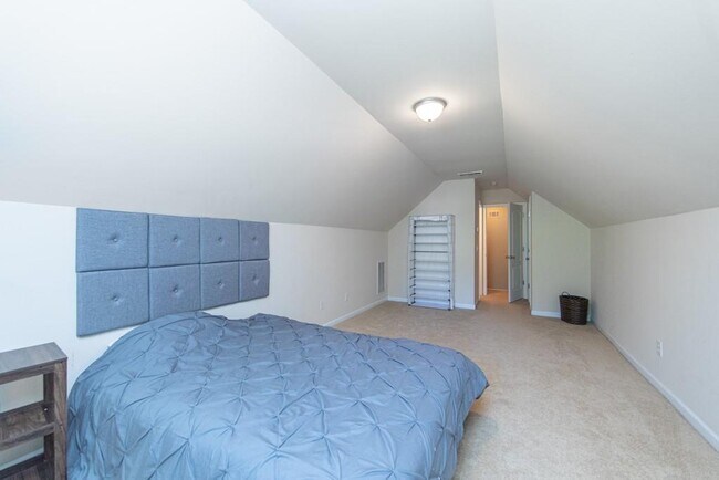 Building Photo - 4556 White Horse Dr