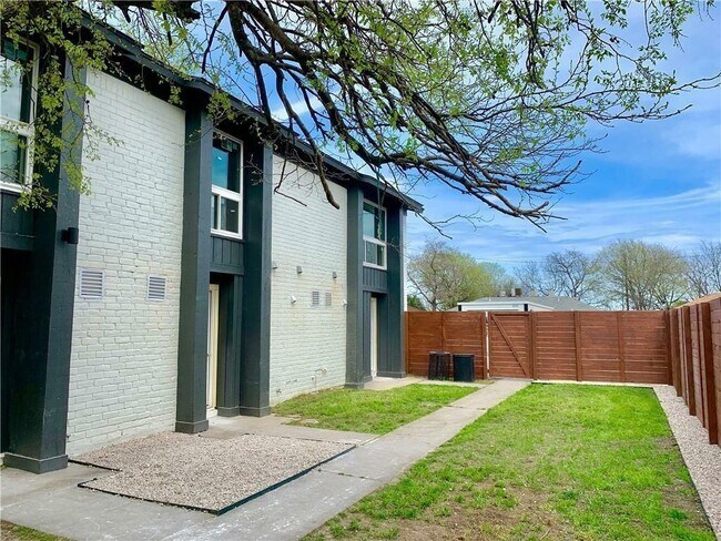 Building Photo - 1913 Hearthstone Dr