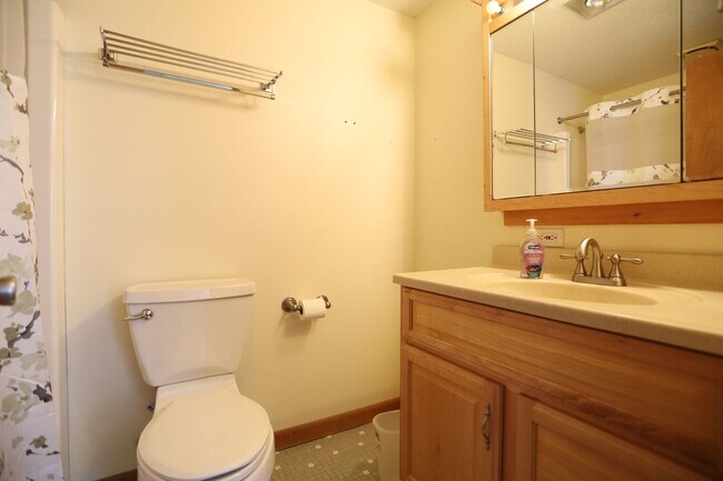 Building Photo - 52 Orris Rd