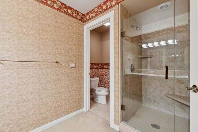 Building Photo - Wonderful Townhome On Eagle Bend Golf Course!