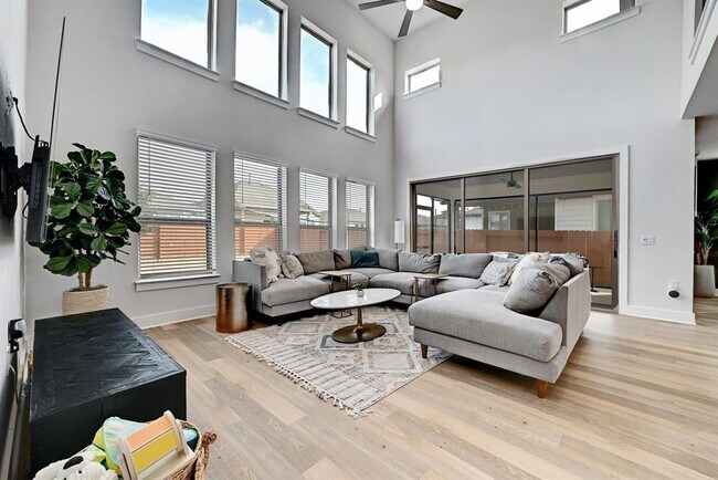 Building Photo - 8509 Silverthorne St