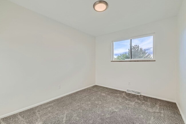 Building Photo - 1430 Lashley St