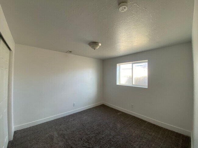 Building Photo - Take a Look at This 4 Bedroom 2 Bathroom Home in West Jordan UT!!