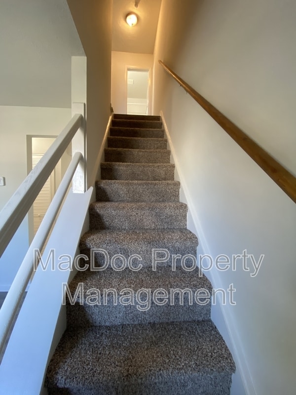 Building Photo - 813 Sledgehammer Dr