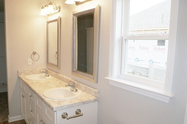 Building Photo - 2103 Rehoboth Cir