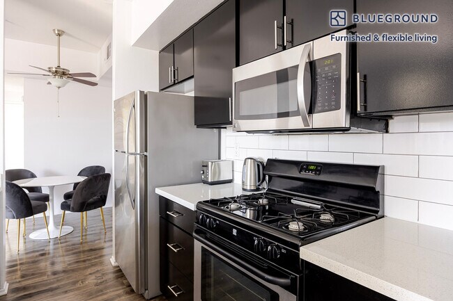 Building Photo - 1443 N Fuller Ave