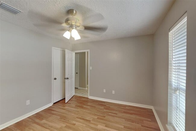 Building Photo - 13627 Montaigne Dr