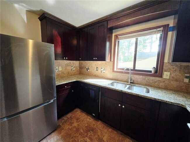Building Photo - 2982 Hillwood Dr NW
