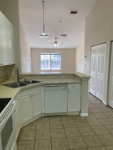 Building Photo - 145 Reserve Cir