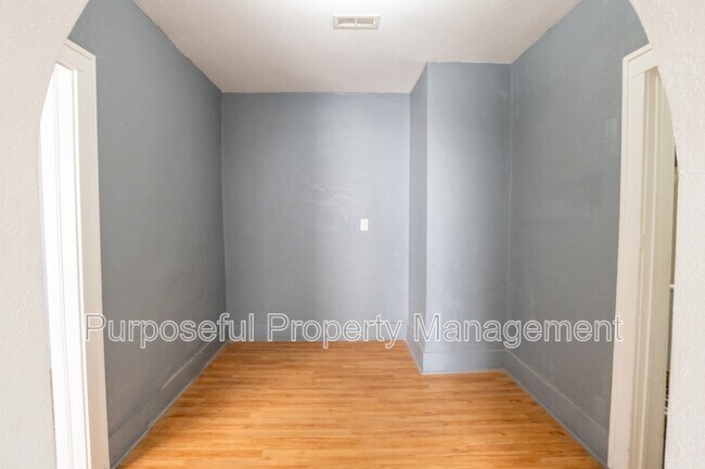 Building Photo - 1422 NW 22nd St