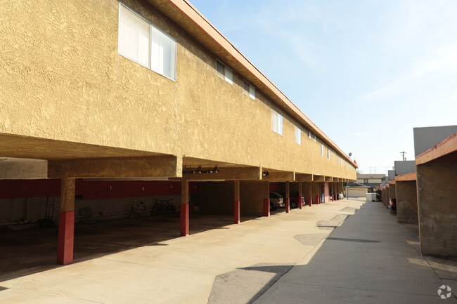 Building Photo - 732 W Imperial Ave