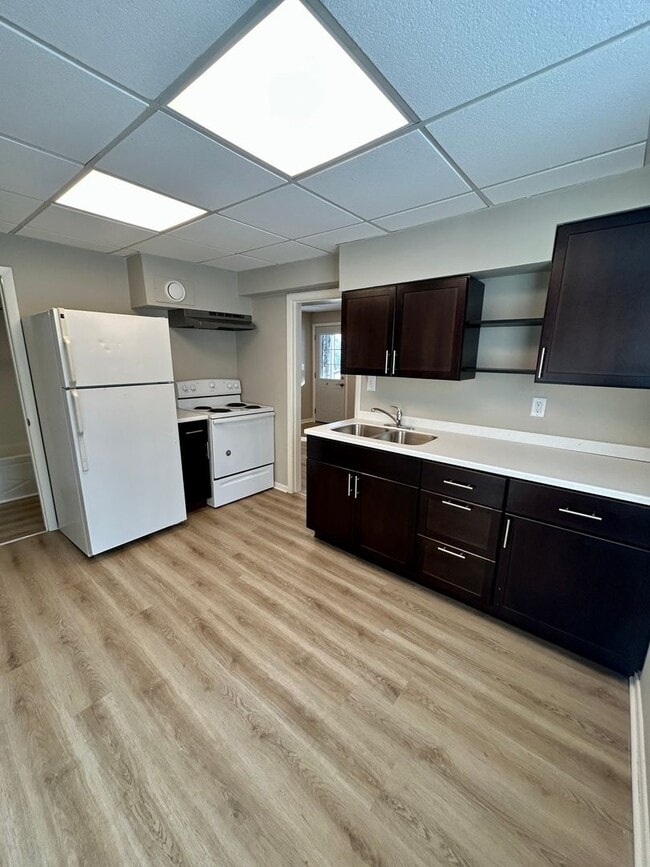 Building Photo - 820 W 4th St