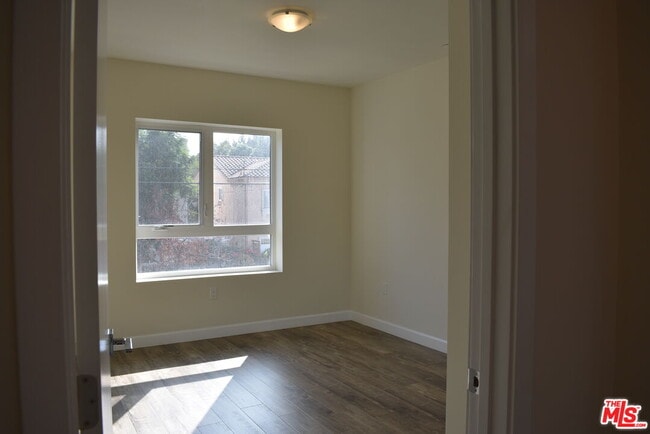 Building Photo - 4504 Colbath Ave