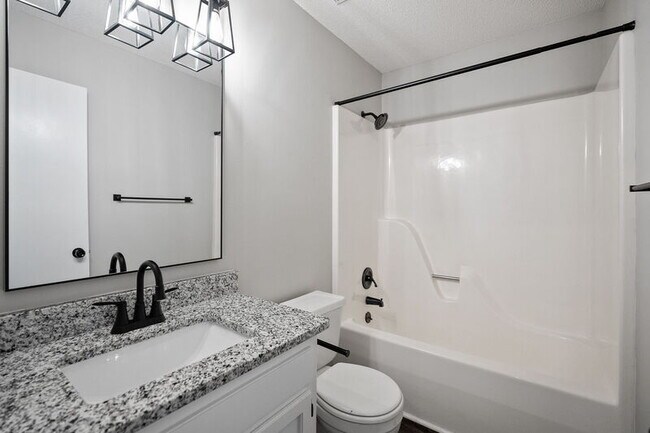 Building Photo - 1028 SE Kinsey Dr