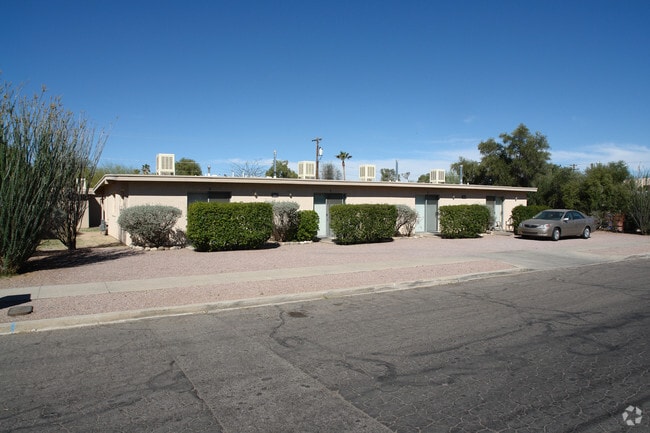 Primary Photo - 2551-2553 N Winstel Blvd