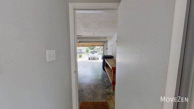 Building Photo - 9105 Oren Thompson Rd