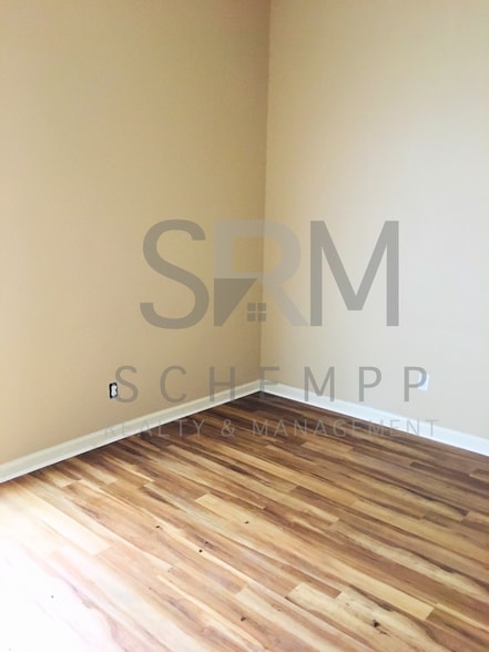 Building Photo - 421 S 27th St