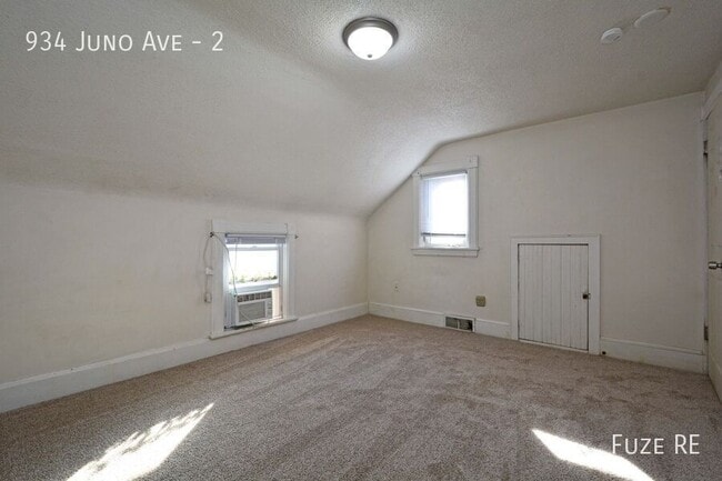 Building Photo - 934 Juno Ave