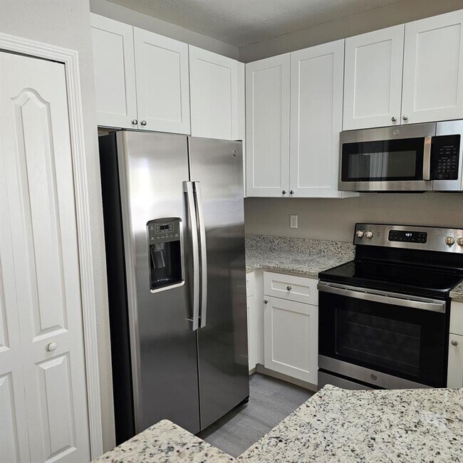 Building Photo - 13339 Daniels Landing Cir