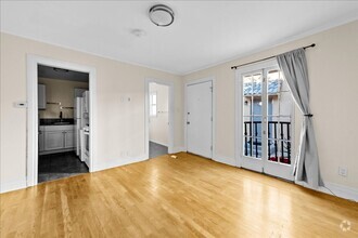 Building Photo - 320 Columbia Ave 1/4-324