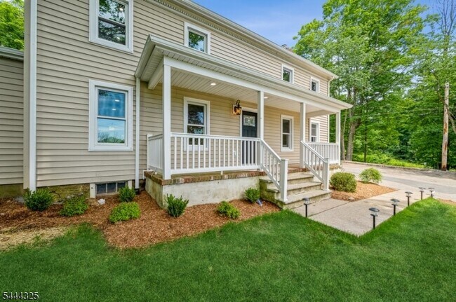Building Photo - 1225 Sussex Turnpike
