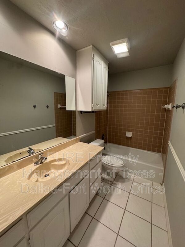 Building Photo - 7313 Century Dr