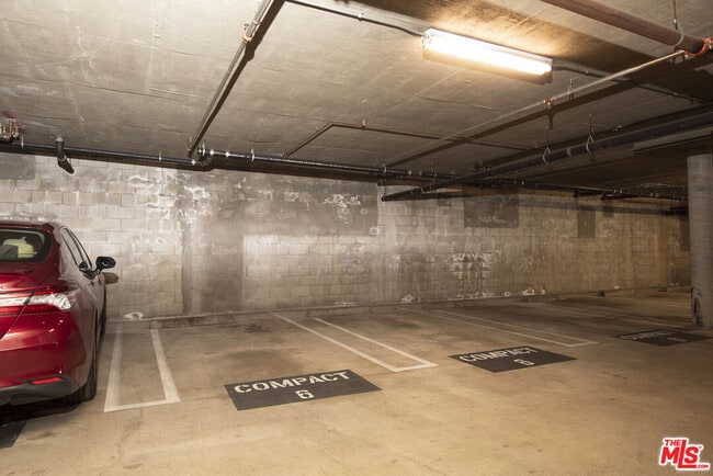 Building Photo - 13801 Oxnard St