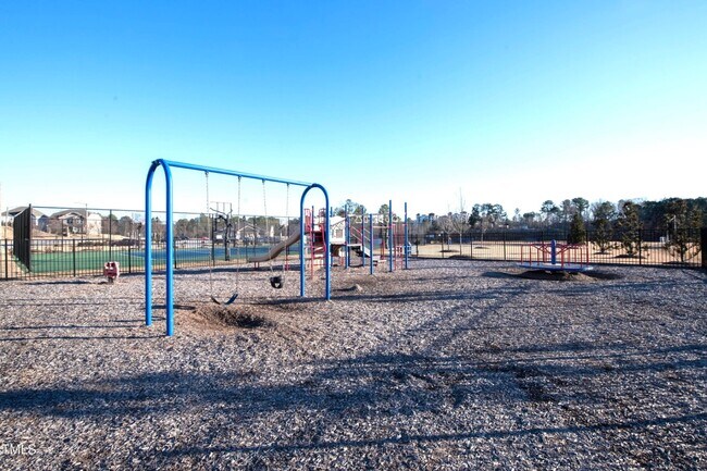 Building Photo - Single Family 4 Bedroom 3 Bathroom for Rent - Guest Bedroom Down