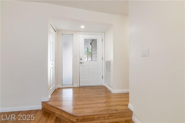 Building Photo - 7213 Lakeland Ct