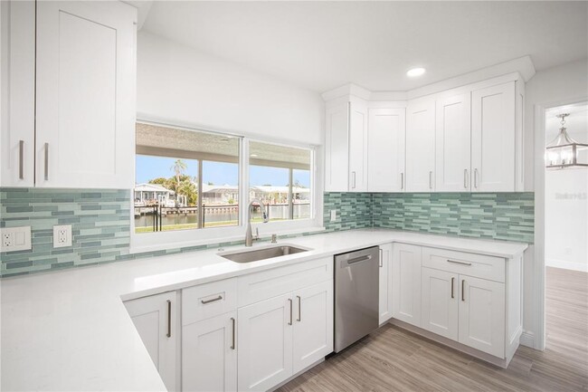Building Photo - 3916 Doral Dr