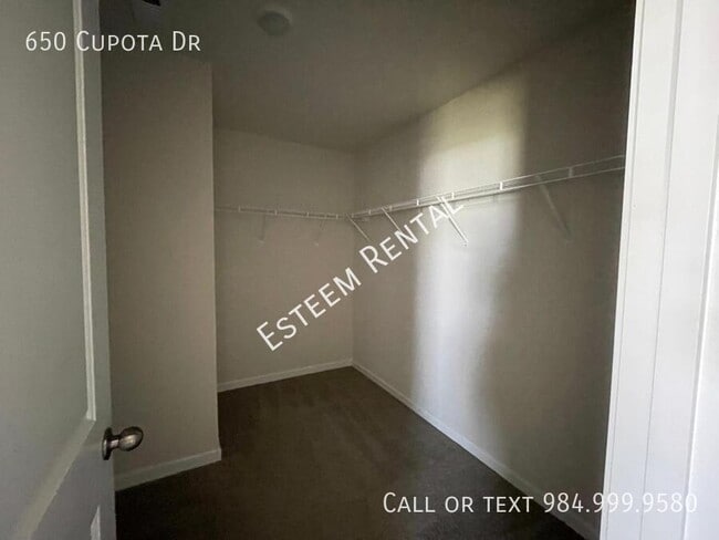 Building Photo - 650 Cupota Dr