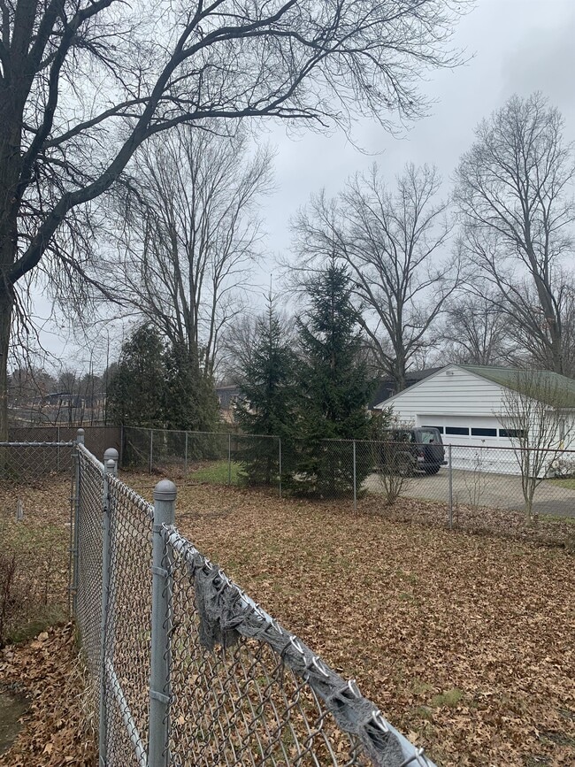 Building Photo - 131 Forest-Park Dr