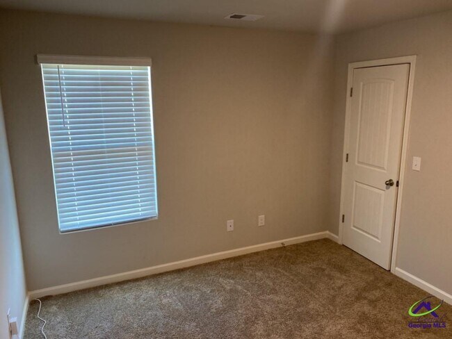 Building Photo - 119 River Birch Ln