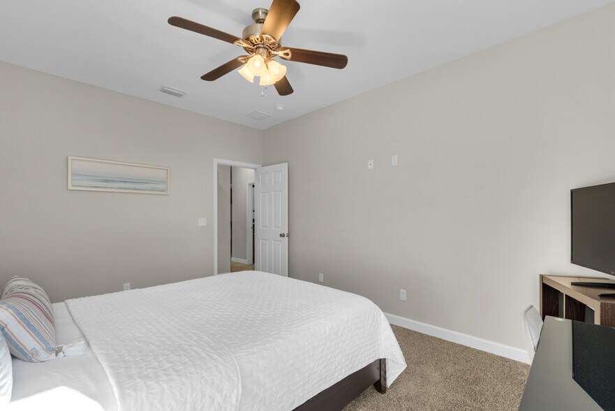 Guest bedroom with two memory foam beds & fresh linens, perfect for families with little ones - 28 Snook Rd