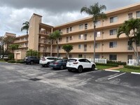 Building Photo - 6935 Huntington Ln