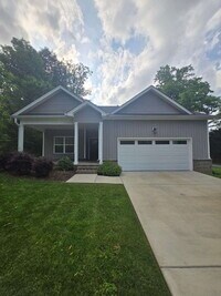 Building Photo - Charming 3-Bedroom Retreat Near Hamilton P...